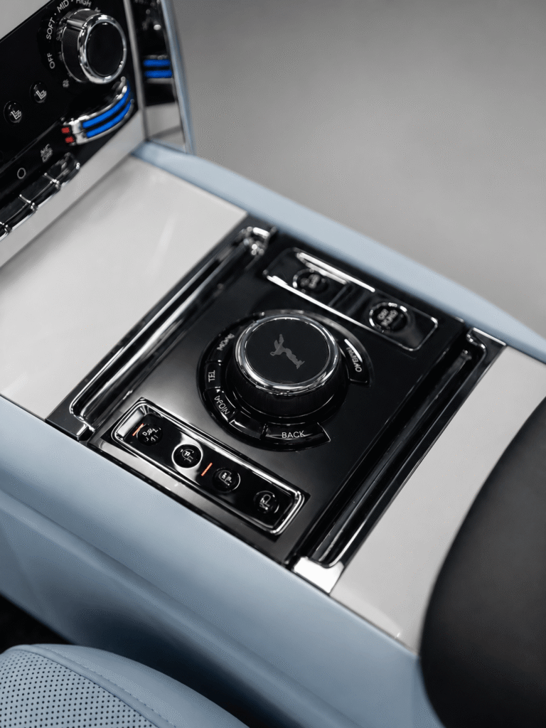 Rolls Royce Cullinan Silver Badge 2025
