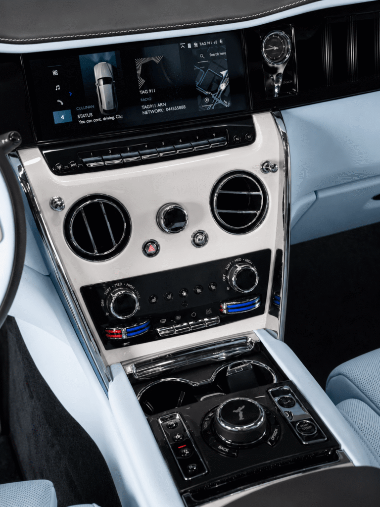 Rolls Royce Cullinan Silver Badge 2025