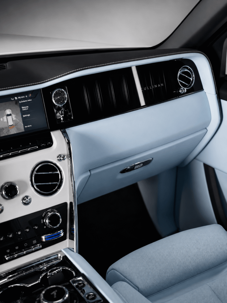 Rolls Royce Cullinan Silver Badge 2025