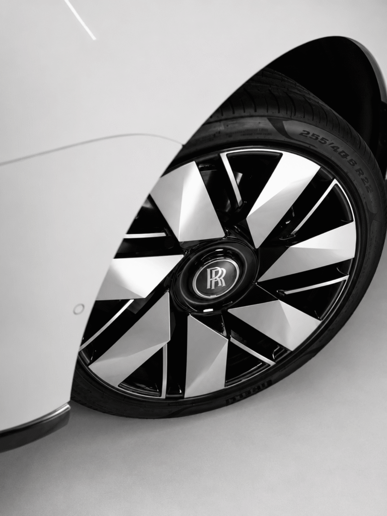 Rolls Royce Cullinan Silver Badge 2025