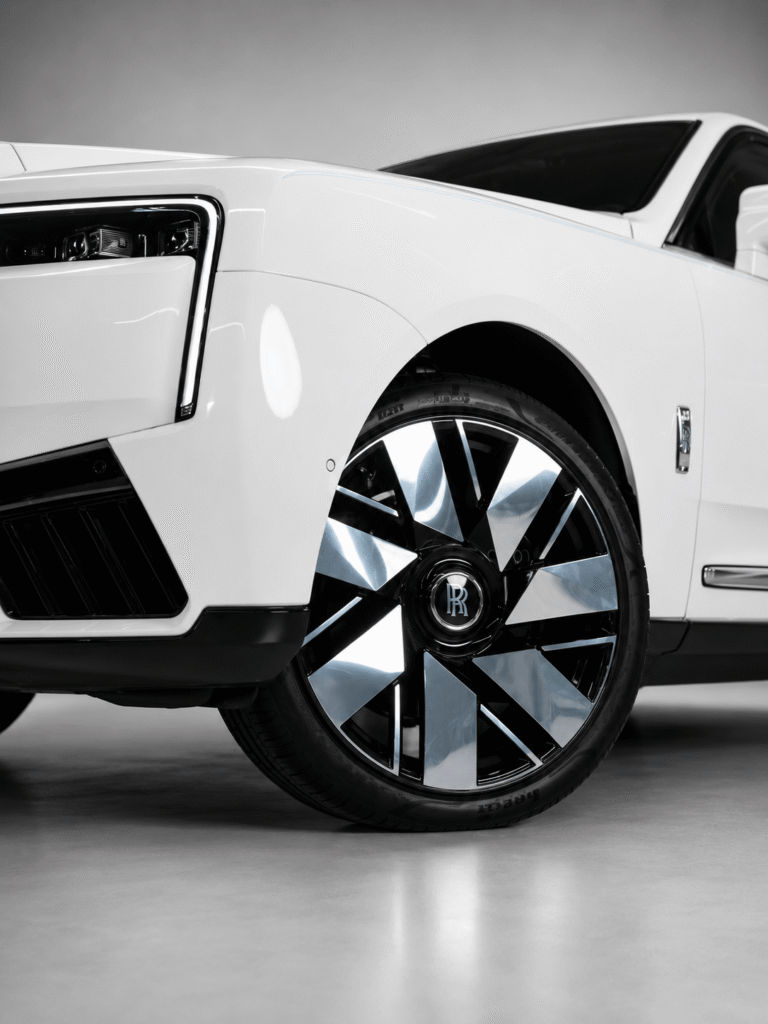 Rolls Royce Cullinan Silver Badge 2025